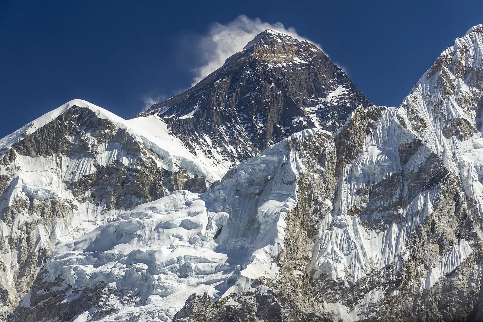 Mount Everest and the Khumbu Icefall seen from Kala Patthar