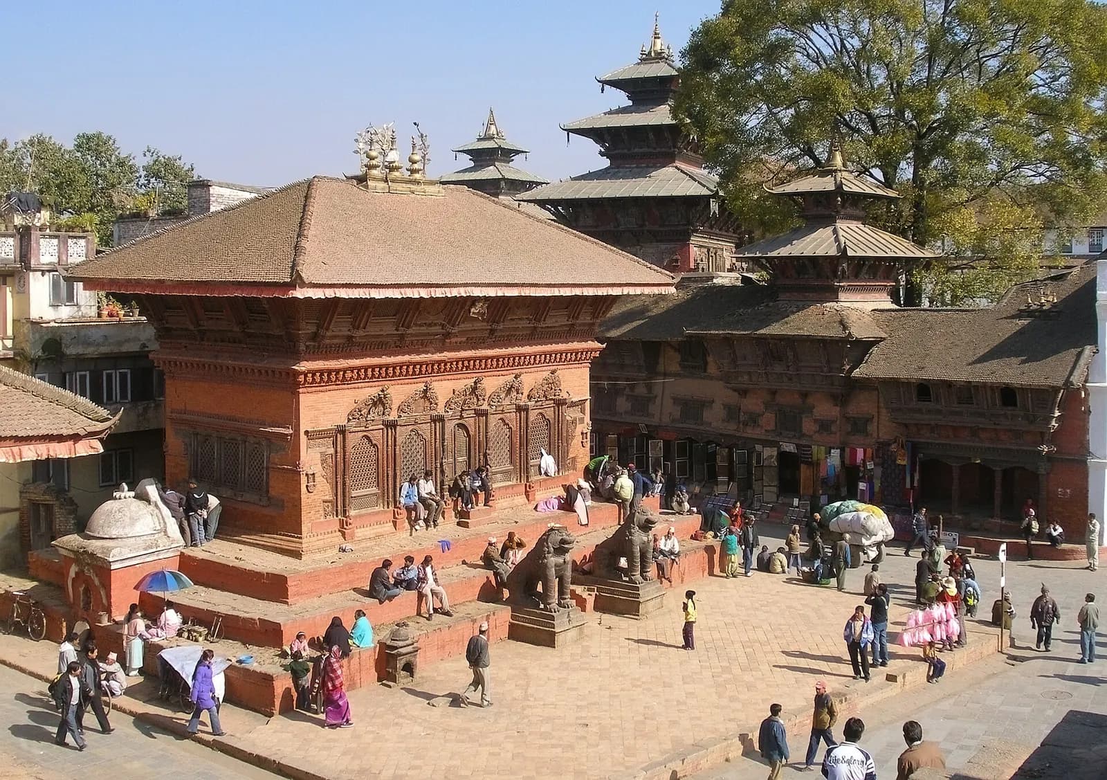 Temples and visitors in Kathmandu Durbar Square